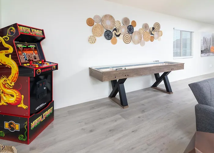 *family Oasis*shuffleboard*backyard*arcade*garage* * Casa Grande